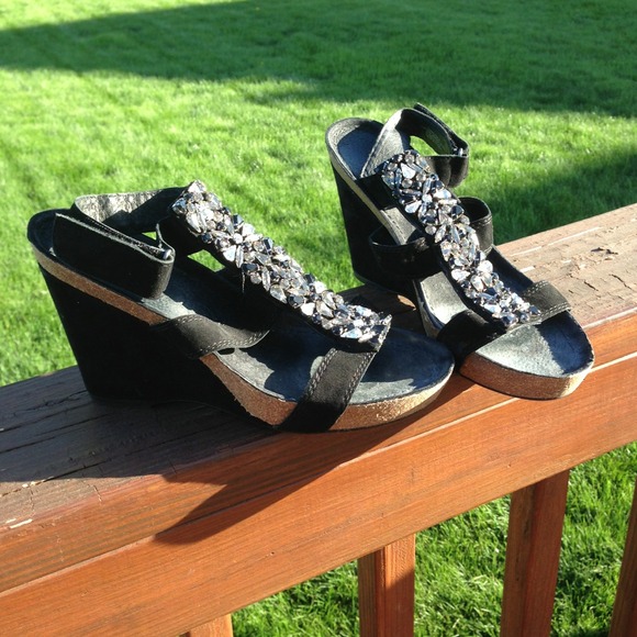 Sandals - Picture 2 of 3