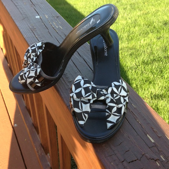 Sandals - Picture 2 of 3
