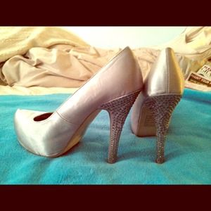 Shoe dazzle heels