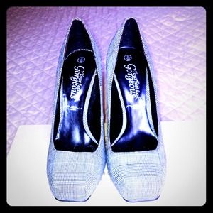 Cute and Unique Pair of Tweed Shoes 👠