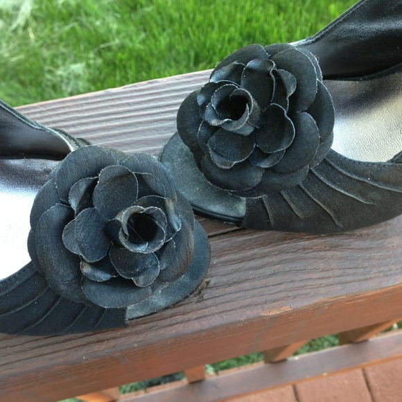 Shoes - Picture 3 of 3