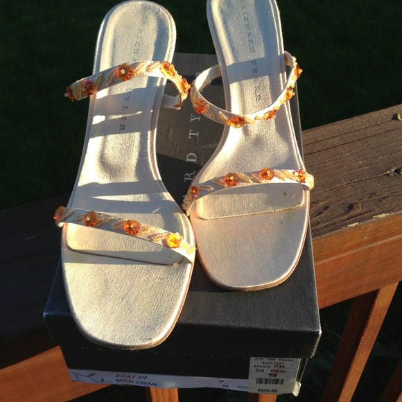 Sandals - Picture 2 of 4