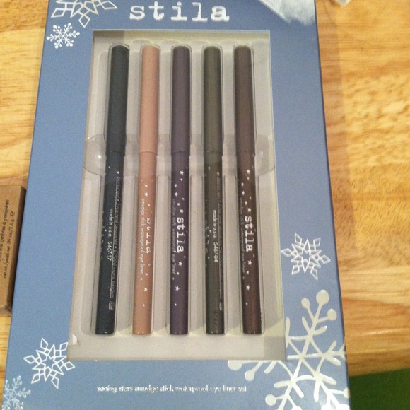 SOLD---Stila seeing stars smudge stick eyeliner