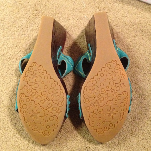 Summer wedges! Never worn! - Picture 4 of 4