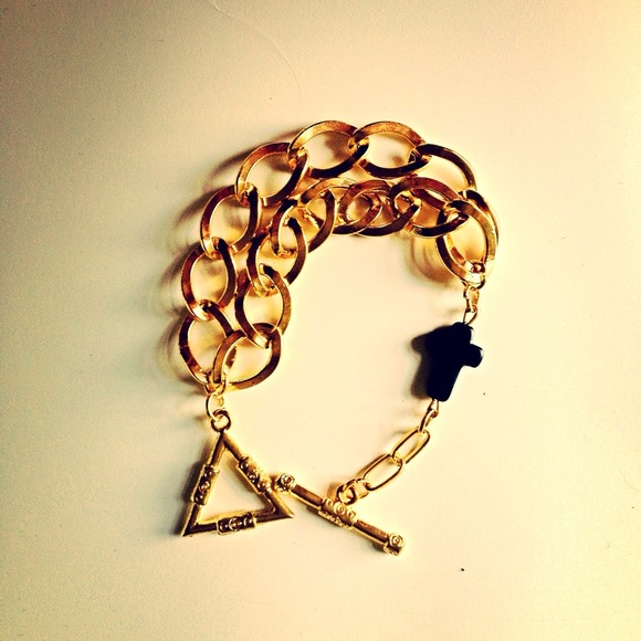 ❌SOLD❌Gold fashion bracelet with cross