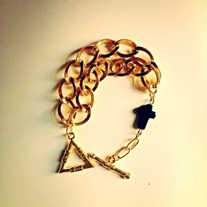 ❌SOLD❌Gold fashion bracelet with cross