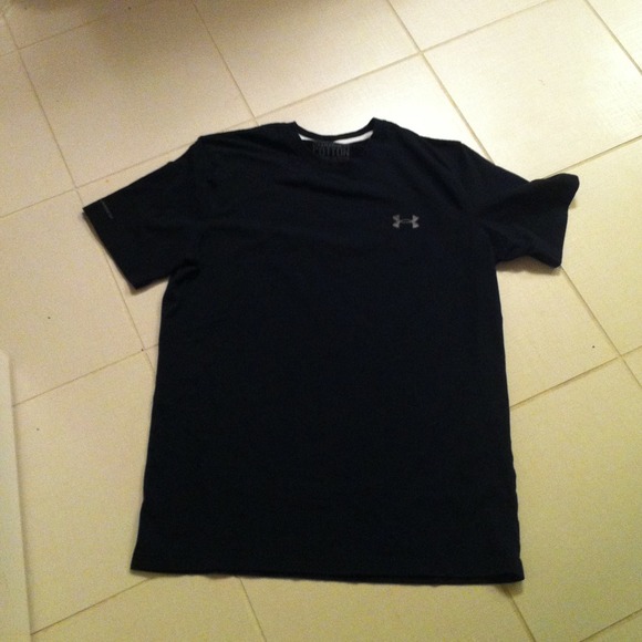 Under Armour Tops - UNDER ARMOUR SHIRT & LEGGINGS