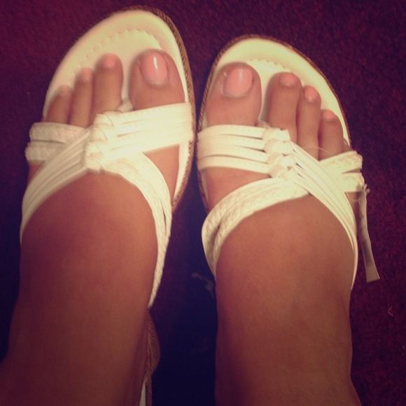white small platform flipflop sandals brand new