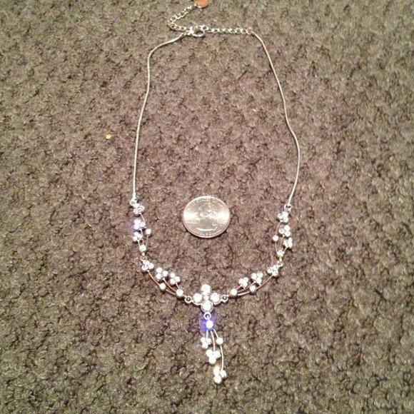 Floral prom necklace - Picture 2 of 2