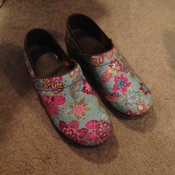 Sanita clogs