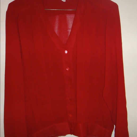 Red Blouse NWOT ⭐️LAST CHANCE ⭐️ - Picture 2 of 2