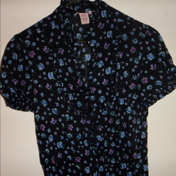 ⭐️LAST CHANCE ⭐️  Button Down Floral Top - Picture 1 of 4