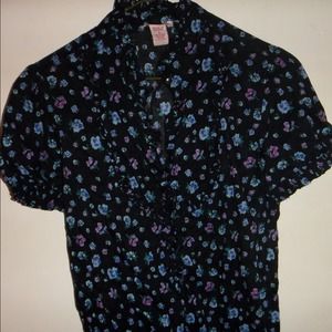 ⭐️LAST CHANCE ⭐️ Button Down Floral Top