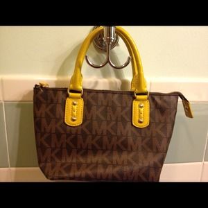 Authentic michael kors. RESERVED