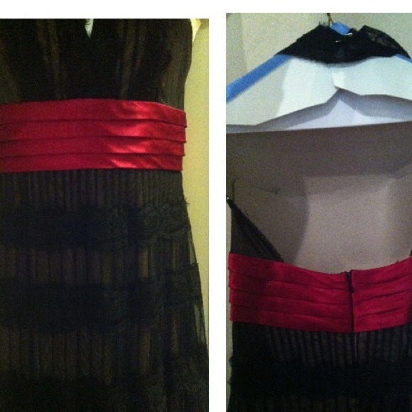 ✂️ Price cut- Stunning lace BCBG formal gown - Picture 4 of 4