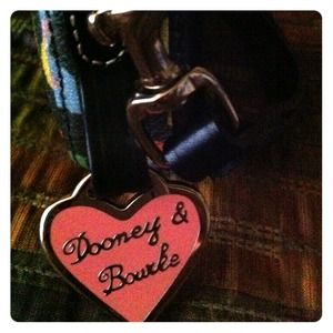 Authentic Dooney and Bourke wristlet🌺