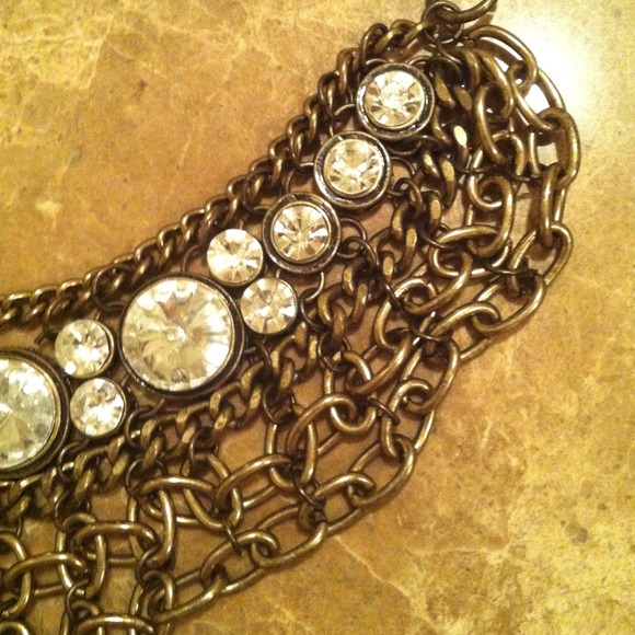 BUNDLED! Stunning statement necklace! - Picture 2 of 3