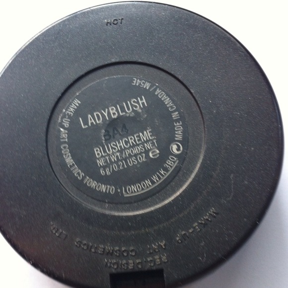 SOLD🎈MAC cream blush in Ladyblush - Picture 2 of 2