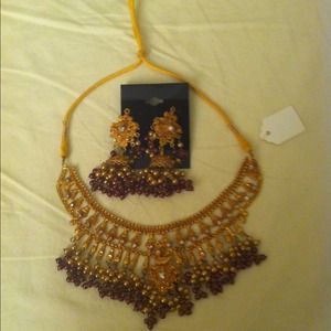 Gold necklace and earings