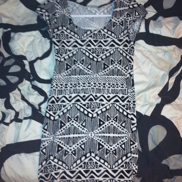 🚫SOLD🚫Abstract body con dress