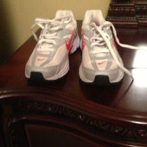 nike shoes !!! NWOT Reduced!!!!