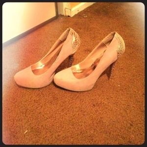 Pail pink heels