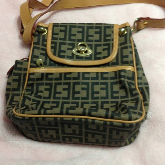 Cross shoulder bag
