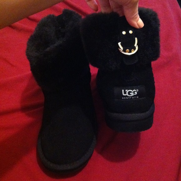 🚨REDUCED🚨Short Black Uggs⚠AUTHENTIC⚠