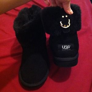 🚨REDUCED🚨Short Black Uggs⚠AUTHENTIC⚠