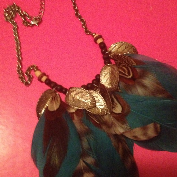 Teal blue feathered chain necklace - Picture 3 of 3