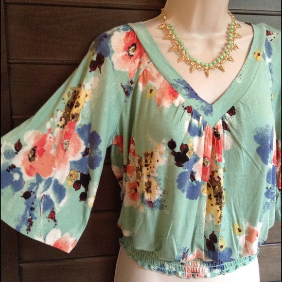 💢SOLD in bundle💢 Green Floral print blouson top - Picture 2 of 4