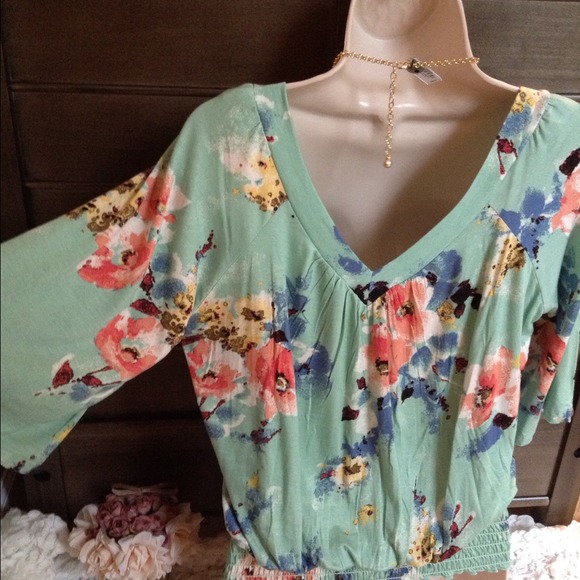 💢SOLD in bundle💢 Green Floral print blouson top - Picture 4 of 4