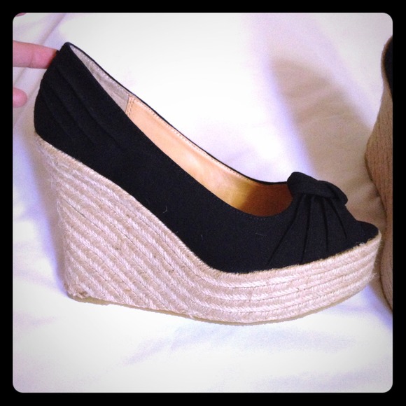 Black wedge