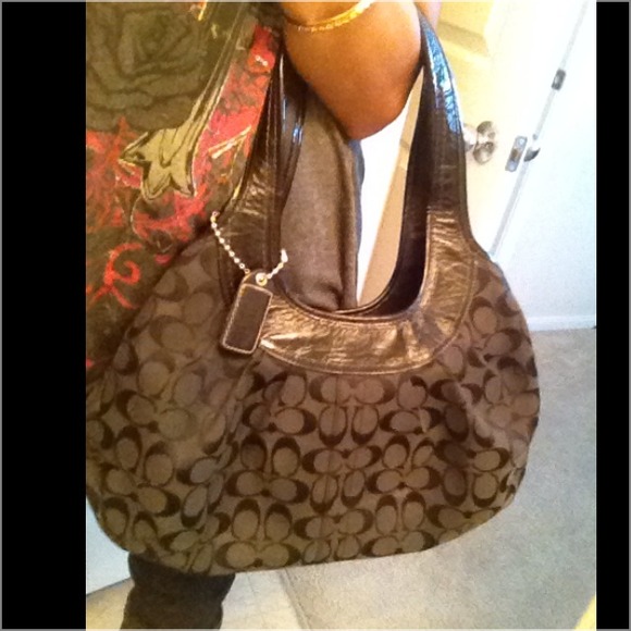 SOLD ⭐️AUTHENTIC COACH ERGO SIGNATURE $90 - Picture 2 of 4