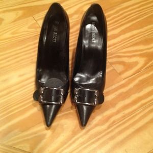 Black pumps with buckle