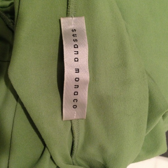 Green top Super cute with jeans and shorts! - Picture 2 of 2