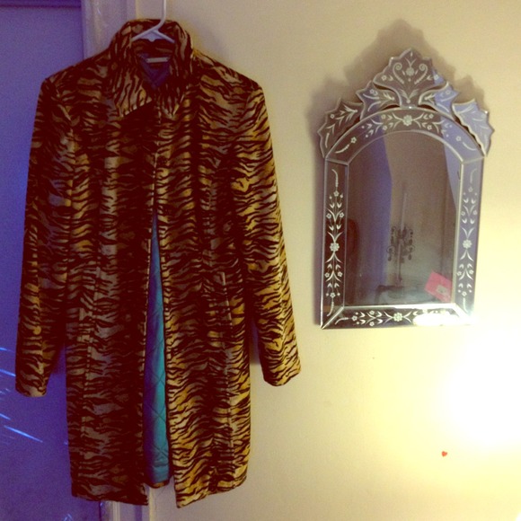 Beautiful guess tiger print jacket