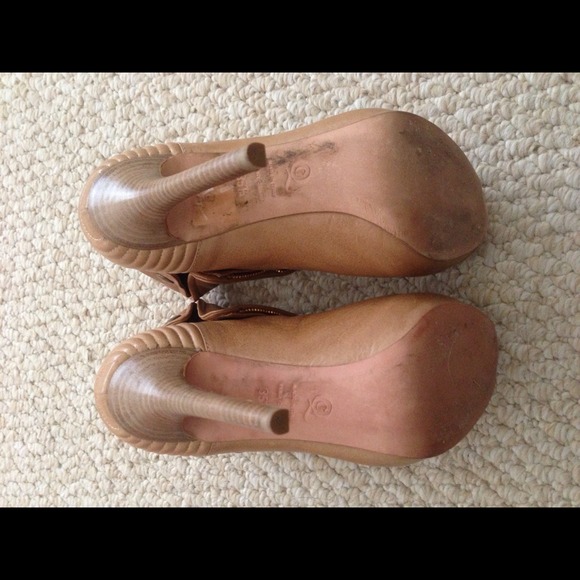Alexander mcqueen booties. Only worn once. - Picture 4 of 4