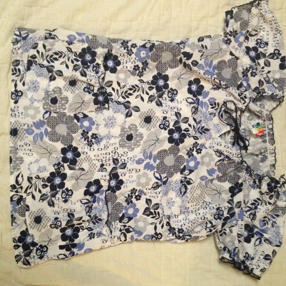 Nursing scrubs. Printed tops