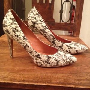 Pour La Victoire Snakeskin Heels 9