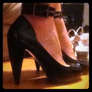 Christian Siriano pumps