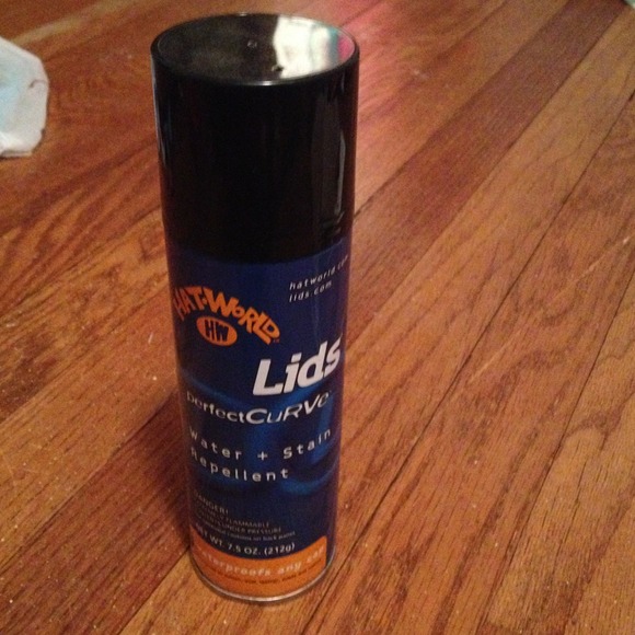 Water and stain resistant hat spray