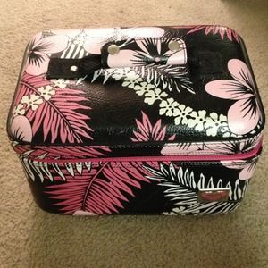 Large Roxy cosmetic case