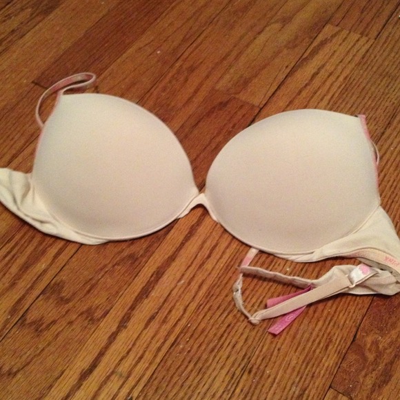 🚫Traded!🚫 Vs nude super push up bra! @mandee123