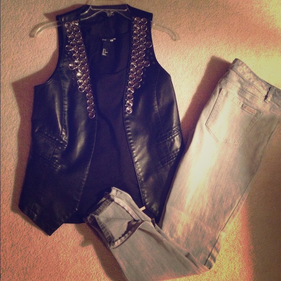 Black pleather vest with beaded detailing - Picture 1 of 1