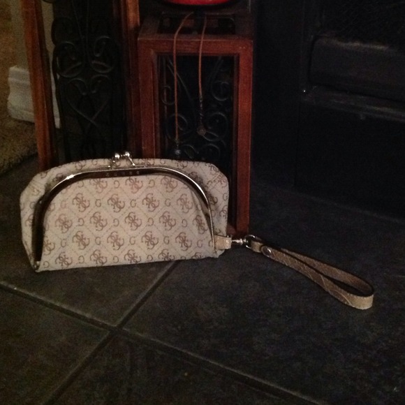 Guess Clutch