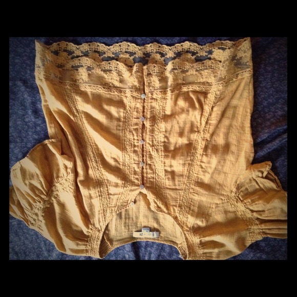 Forever 21 cutoff lace top