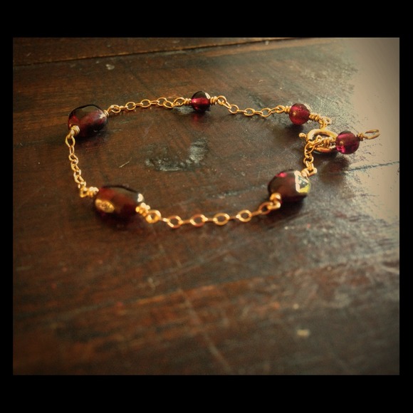 Gold and garnet bracelet