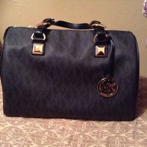 SOLD Michael kors authentic Grayson large handbag