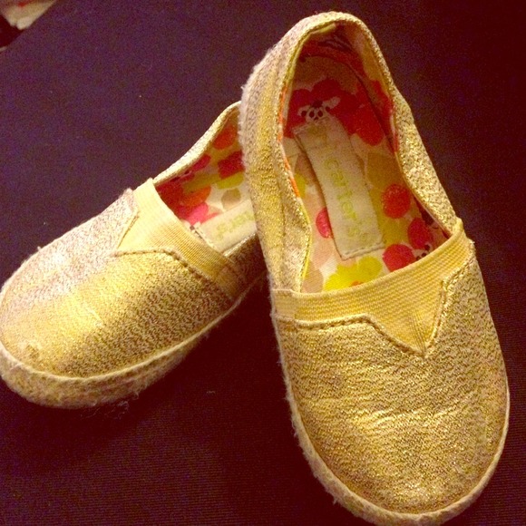 TRADED-Toddler Tom's style Toddler shoes - Picture 1 of 3